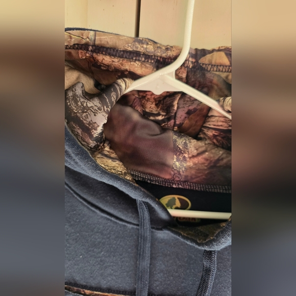 Mossy Oak Navy Hoodie with Camo Flag Design - Picture 2 of 4